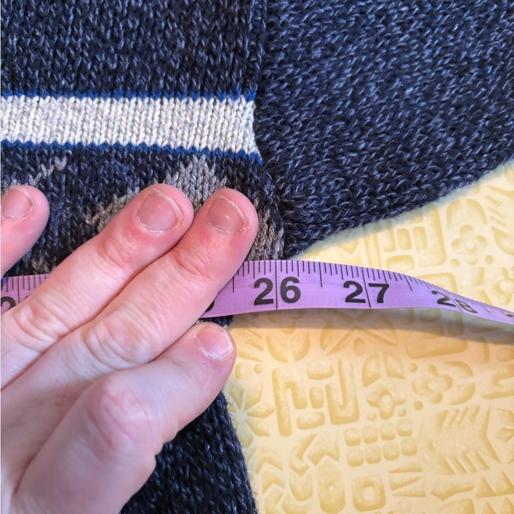 Vintage Men's Blue Sweater with Patterned Stripes - Picture 6 of 8